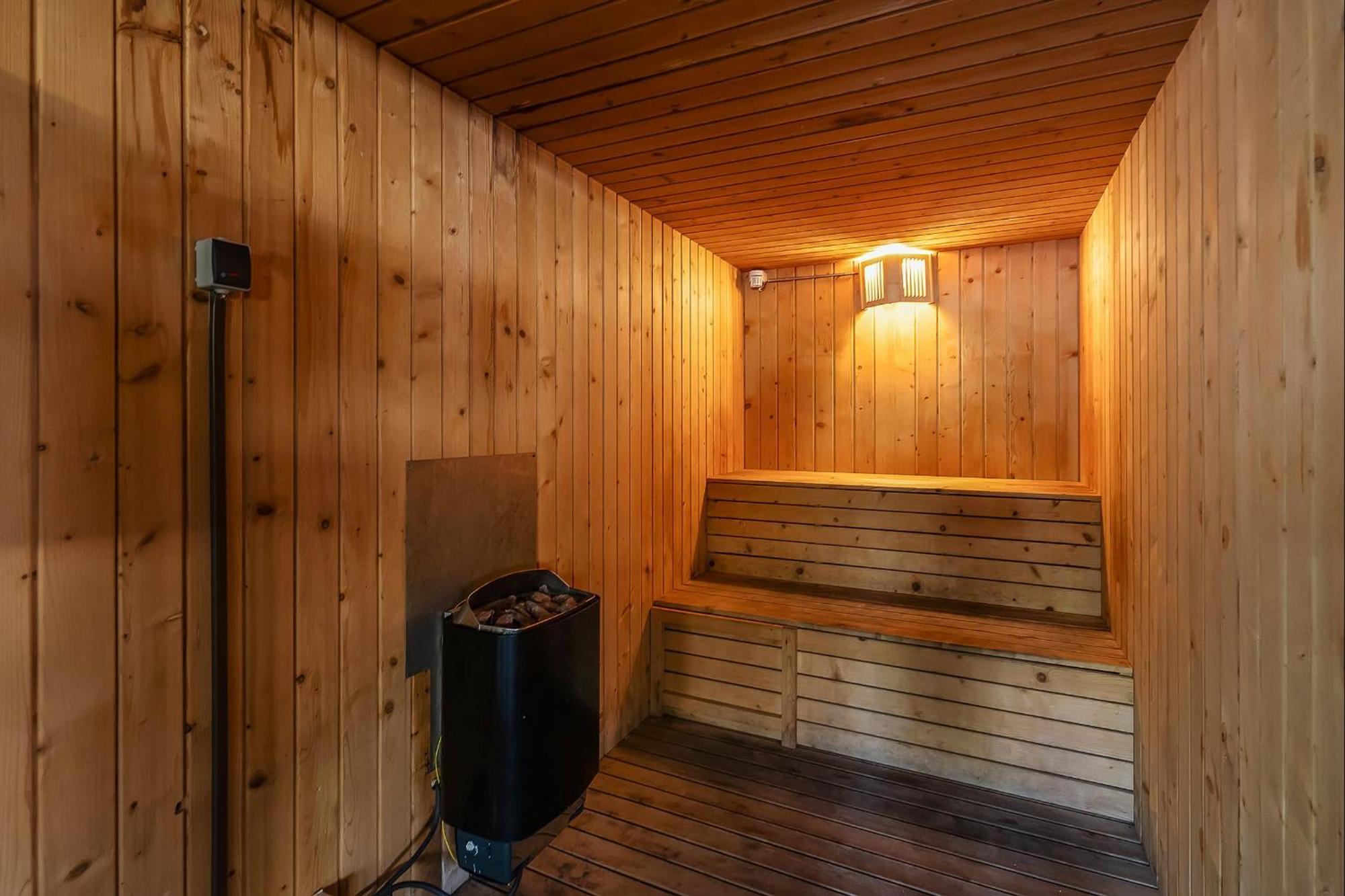 2 Bdr W/pool And Jacuzzi By Lovelystay