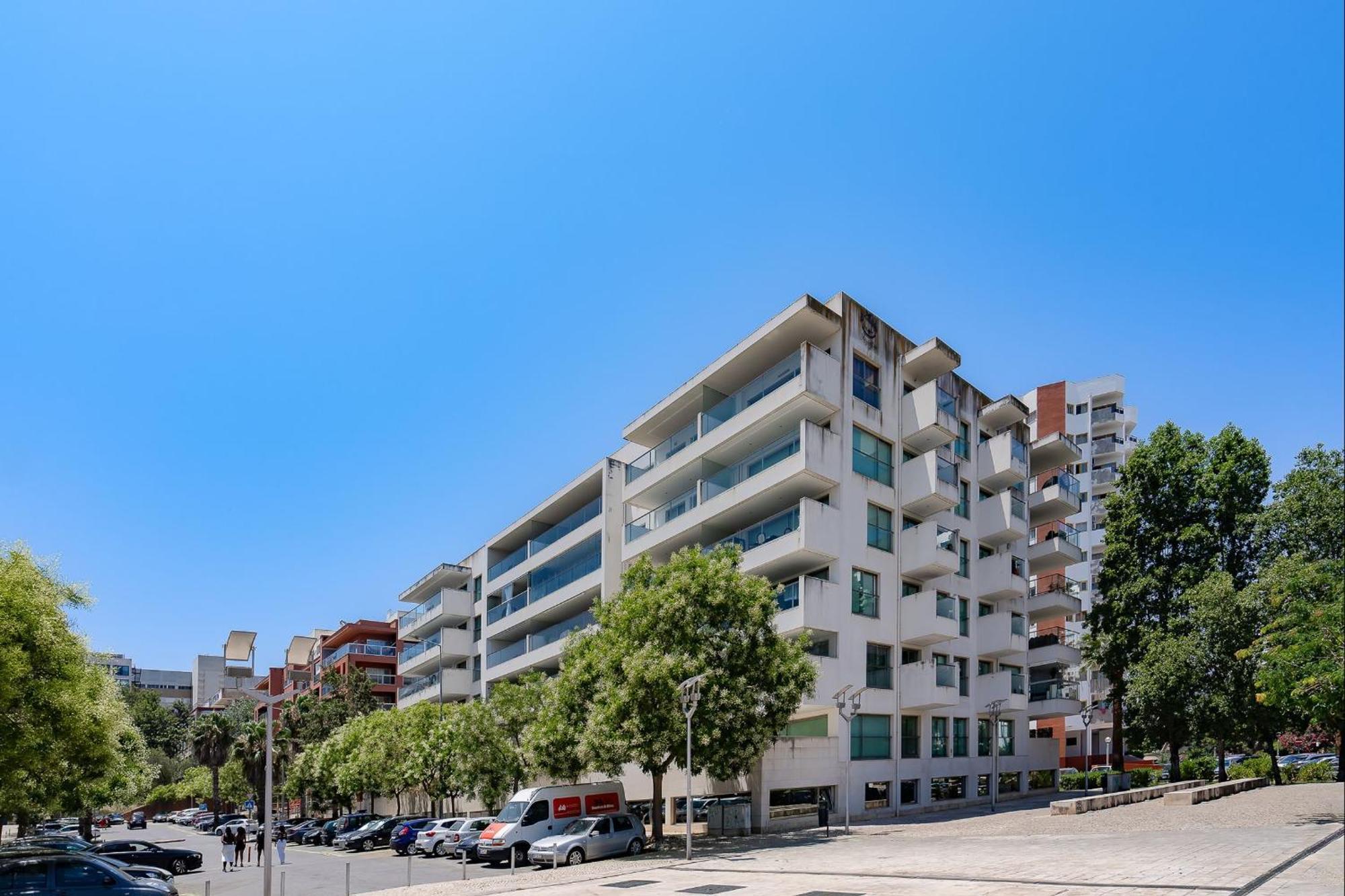 Apartment 2 Bdr W/pool And Jacuzzi By Lovelystay Portimao